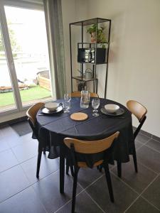 Appartements Hippolyte - Magnifique appartement en centre-ville : photos des chambres