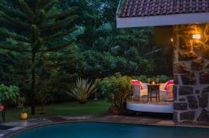 SaffronStays Castle Rock