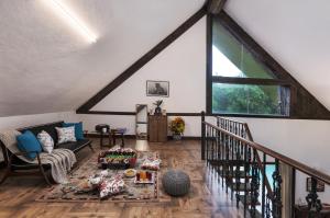 SaffronStays Castle Rock