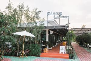 Klong Cafe & Resort