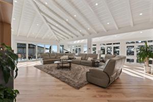 Exclusive Resort Escape - Heated Pool, Spa & Pickleball