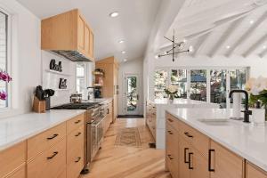 Exclusive Resort Escape - Heated Pool, Spa & Pickleball