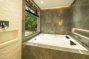 Recanto Vultuoso Paraíso na Estrada Bonita com piscina aquecida Hidro Quadra de areia e Area de lazer completa