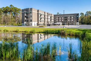 WaterWalk Extended Stay by Wyndham Jacksonville Deerwood Pk