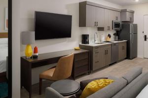 WaterWalk Extended Stay by Wyndham Jacksonville Deerwood Pk