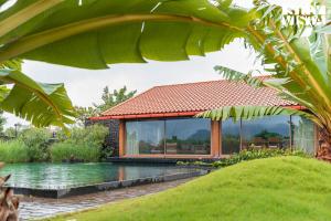 StayVista at Stonescape Villa with Pool, Lawn & Mountain View