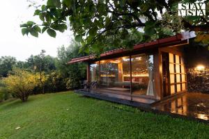 StayVista at Stonescape Villa with Pool, Lawn & Mountain View