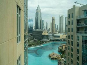 Elegant Apartment Overlooking Dubai Mall Fountain.