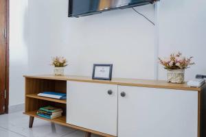 Ebony Home 2BR Wi-Fi Parking Balcony Near Beach Casey Apartment