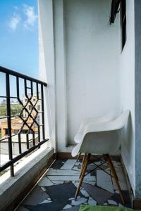 Ebony Home 2BR Wi-Fi Parking Balcony Near Beach Casey Apartment