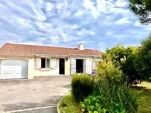 Location saisonnière plain-pied 4 à 6 pers Prefailles, 100m de la plage - 普雷法艾伊