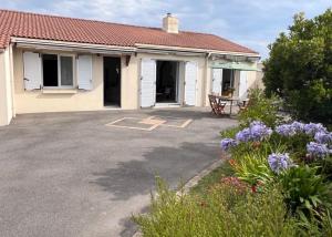 Location saisonnière plain-pied 4 à 6 pers Prefailles, 100m de la plage