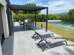 Villas Magnifique villa avec piscine, Jacuzzi et Baignoire Balneo : photos des chambres