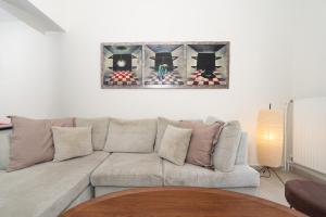 Modern Apartment in Thiseio with Balcony