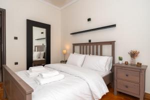 Modern Apartment in Thiseio with Balcony