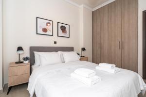 Modern Apartment in Thiseio with Balcony