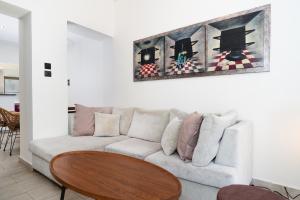 Modern Apartment in Athens Center, 10 mins walk to Plaka Historical Area