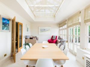 Luxurious Riverside 4Bed Family Home Tiddington Pass The Keys