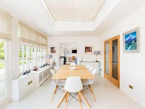 Luxurious Riverside 4Bed Family Home Tiddington Pass The Keys