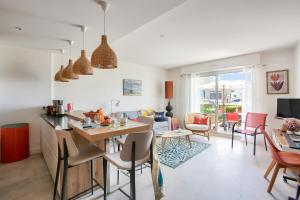 25m de la plage, vue mer, appartement pour 4