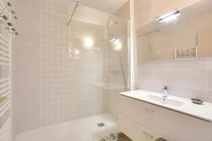 25m de la plage, vue mer, appartement pour 4