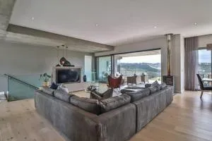 Villa Pacifico - 4BR Hilltop Lux Pool & View - Harkerville