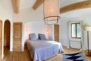 Villas Mas d-exception en pierre avec piscine et vue : photos des chambres