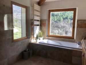 Villas Mas d-exception en pierre avec piscine et vue : photos des chambres
