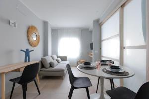 Elegant 2 Bedrooms Flat 5 minutes from the sea & free parking