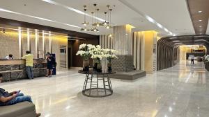 Cozy Private Condo at Shore 3 near MOA