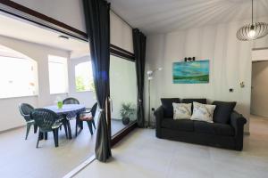 The gravel beach & bike apartment