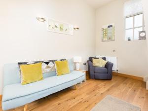 CV37 9HF The Tack Room Shottery · Charming 1Bed in Shottery with secure Parking Pass The Keys