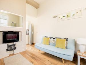 CV37 9HF The Tack Room Shottery · Charming 1Bed in Shottery with secure Parking Pass The Keys