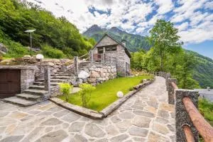 Baita Athili - Villaggio dei Crodini - باشينو