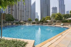 Elegant Apartment Overlooking Dubai Mall Fountain.