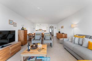 Optimist - apartment with sea view and garage