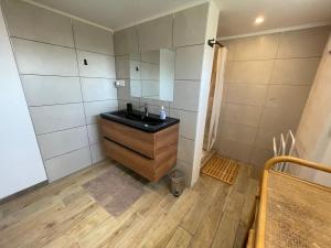 Maisons de vacances Gite Ernec : photos des chambres