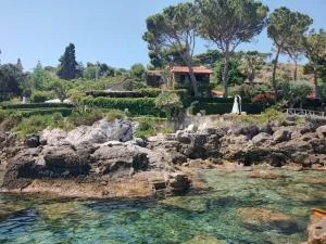 Alle due Torri, villa sulla roccia a picco sul mare - 阿尔塔维拉米利恰