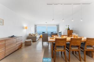 Optimist - apartment with sea view and garage