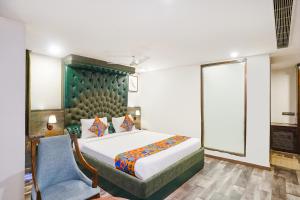 FabHotel WR Grand - Nr RENOVA Hospital, Banjara Hills