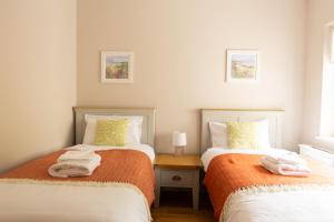 4BR Home with Stunning Harbour Views in the Heart of Kllybegs