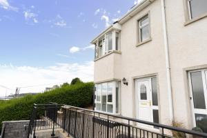 4BR Home with Stunning Harbour Views in the Heart of Kllybegs