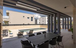 Awesome Home In Nin With House Sea View 