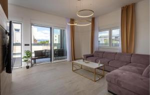 Awesome Home In Nin With House Sea View 