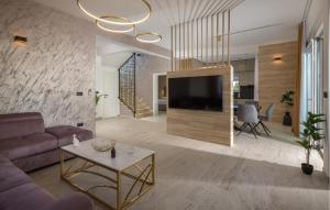 Awesome Home In Nin With House Sea View 