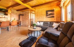 4 Bedroom Nice Home In Gospic 
