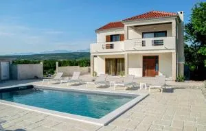 5 Bedroom Cozy Home In Posedarje - Rupalj