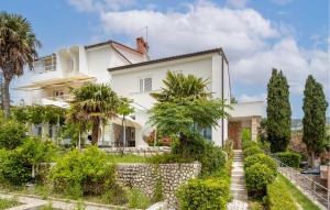 3 Bedroom Awesome Home In Banjol 