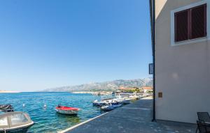 1 Bedroom Lovely Apartment In Vinjerac