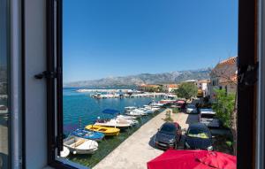 1 Bedroom Lovely Apartment In Vinjerac